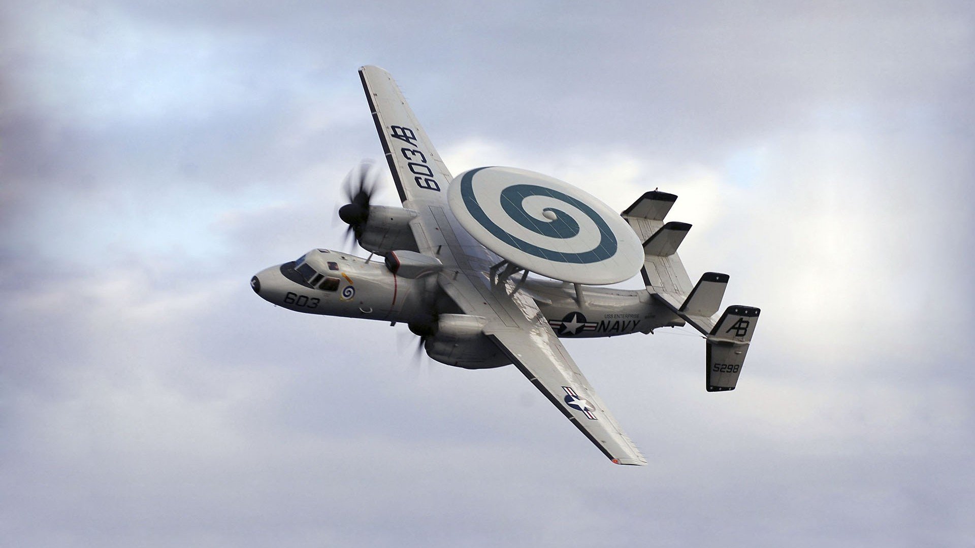 76人球员穿着复古球衣训练引发怀旧情绪,76人的球衣